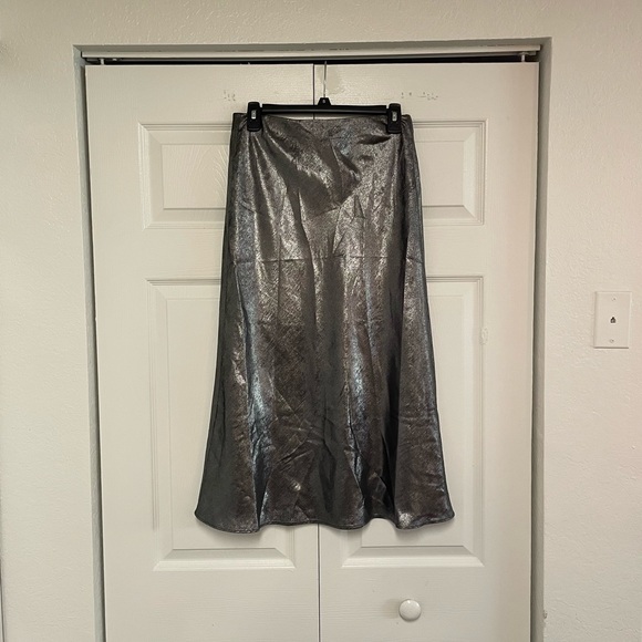 NWT Loft Silver Metallic Midi Skirt- Size Small - Picture 3 of 6